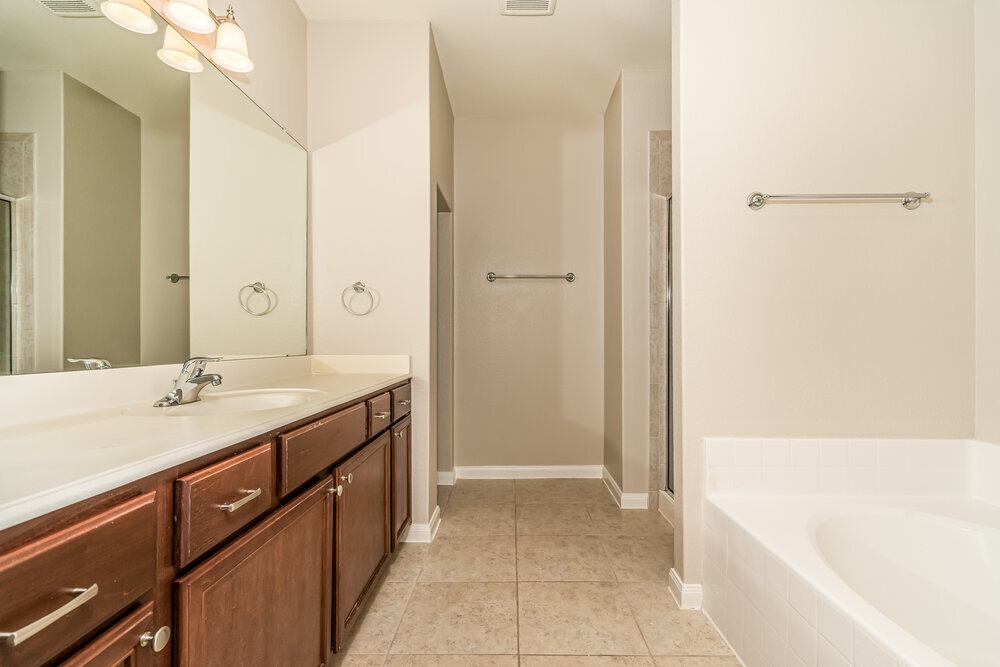 Building Photo - 1226 Juniper Dr