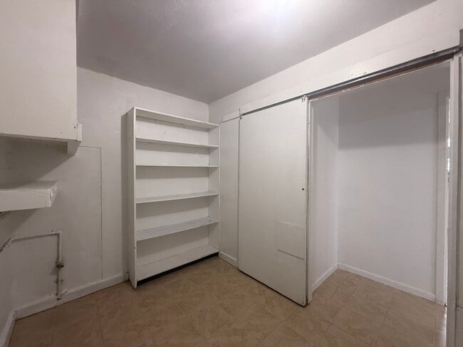 Building Photo - 809 Spruce Ave