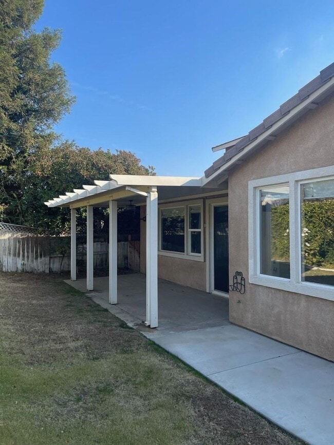 Building Photo - 11916 Grecian Laurel St