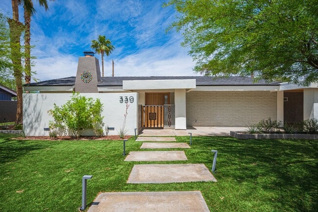 Building Photo - European-inspired Mid-Century Henderson Home!