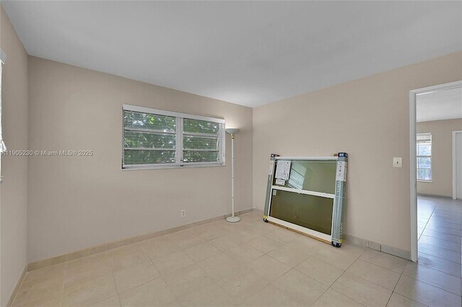 Building Photo - 3217 NE 11th St