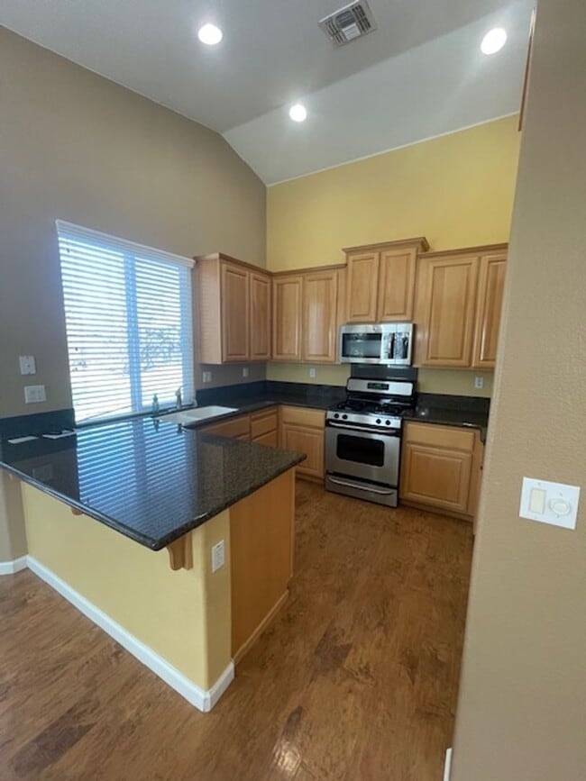 Building Photo - Desirable Folsom Property Near Russell Ranch Elementary School!