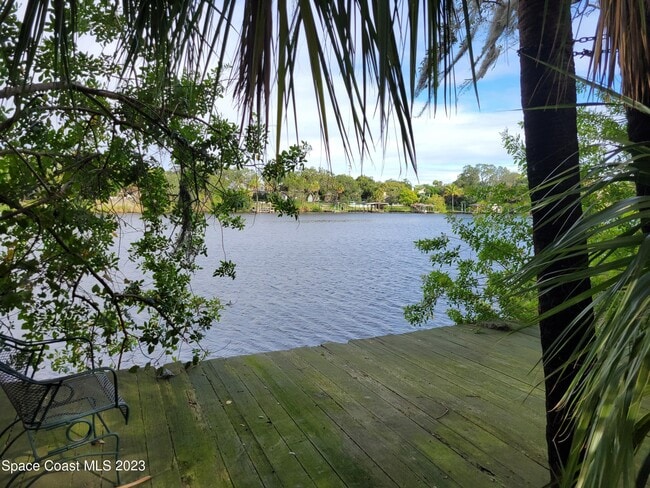 Building Photo - 874 Spiller St