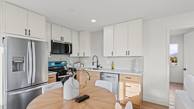 Building Photo - 1820 Bancroft St