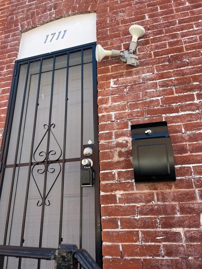 Building Photo - 1711 N Dallas St