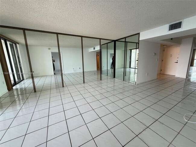 Building Photo - 2333 Brickell Ave