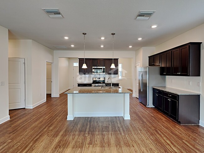 Building Photo - 407 Pine Terrace Drive