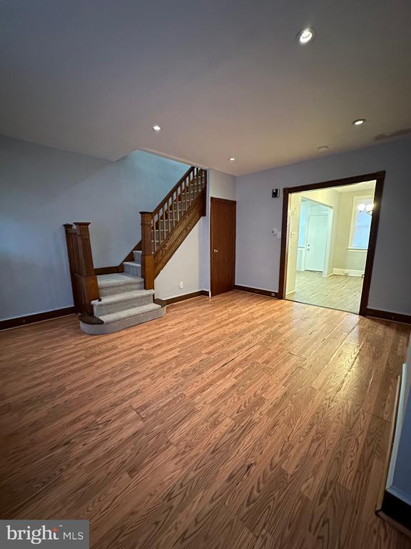 Building Photo - 2046 Conlyn St