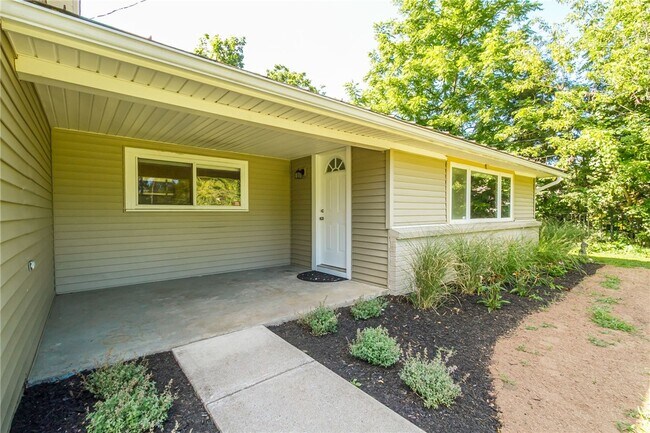 Building Photo - 617 Dewitt Rd