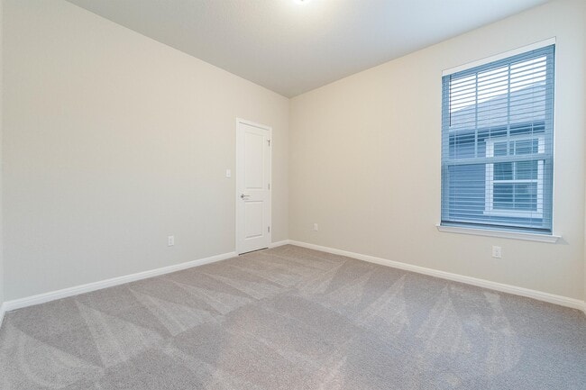 Building Photo - 1015 Vista View Dr