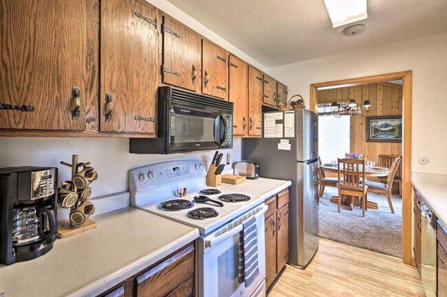 Building Photo - 2334 Carriage Dr