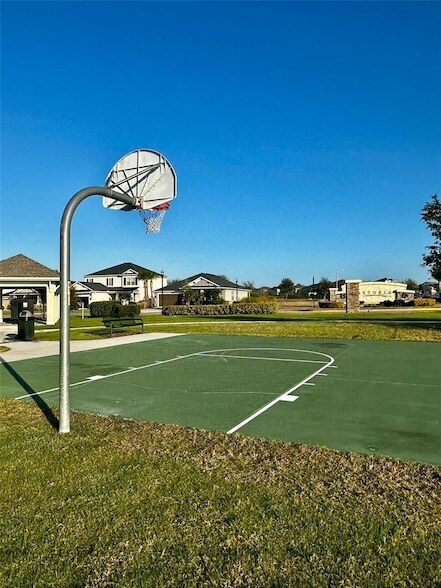 Building Photo - 33805 Astoria Cir