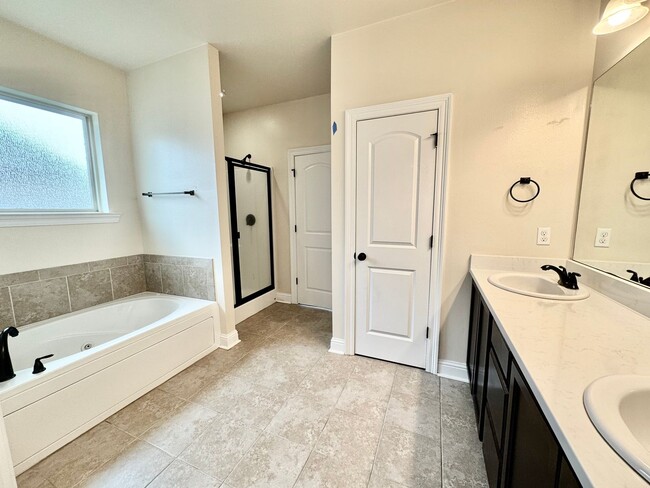 Building Photo - 4 Bedroom House Located in Prairieville with Spacious Rooms and a Large Backyard