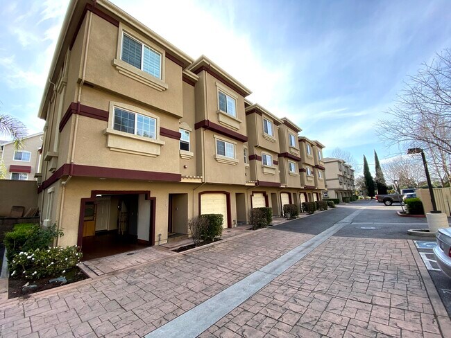 Primary Photo - 624 Antioch Terrace