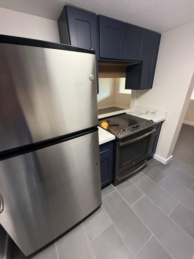 Building Photo - 2 bedroom in PHOENIX AZ 85051