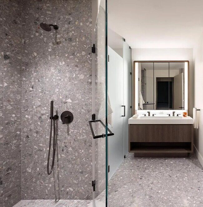 Building Photo - 1843 Broadway