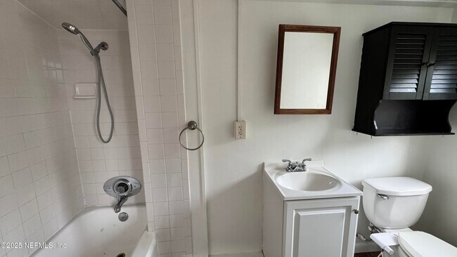 Building Photo - 32 Sanford St