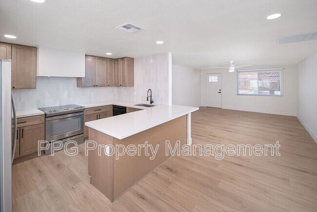 Building Photo - 3718 E Ludlow Dr