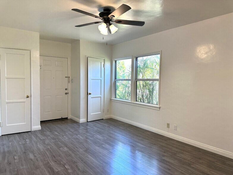 Living Room - 4353 Verdugo Rd