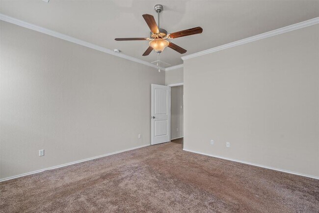 Building Photo - 220 Chickadee Ln