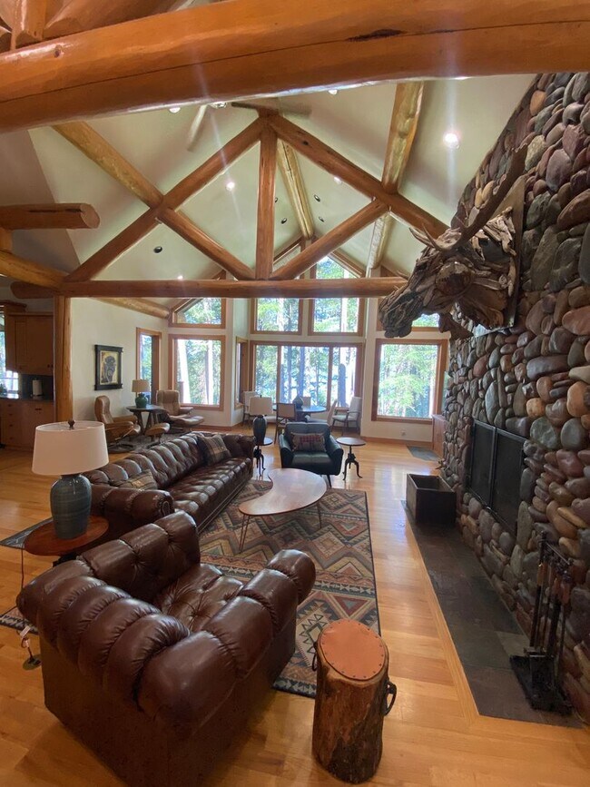 Building Photo - Hidden Whitefish Lake 3 bedroom Furnished ...