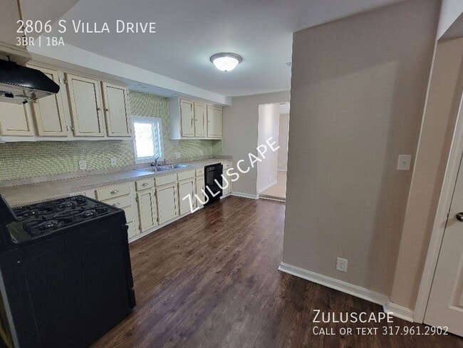 Building Photo - 2806 S Villa Dr