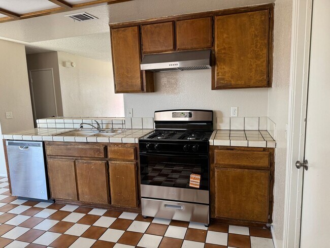 Building Photo - Apple Valley- Four Plex- 2 Bedrooms, 2 Bat...