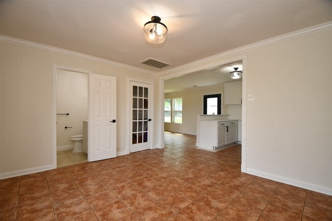 Building Photo - 10946 Fullerton Dr
