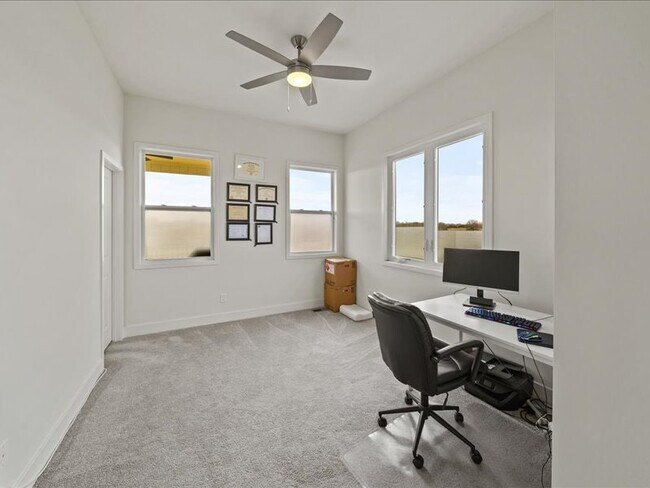 Building Photo - 18228 Earnshaw St