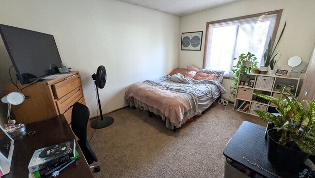 Building Photo - Spacious 3-Bedroom -- Available July 1st!