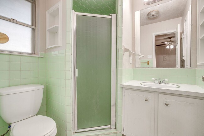 Building Photo - Move In Special - 1/2 off 1st months rent