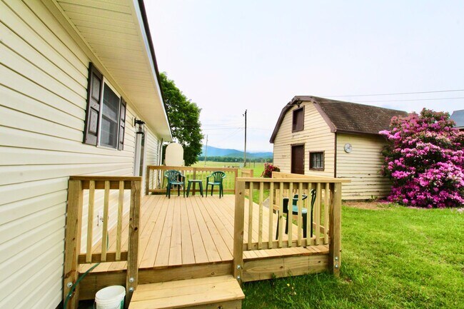Building Photo - Stunning Home with Breathtaking Blue Ridge Mountain Views!   3 Bedrooms | 2 Baths