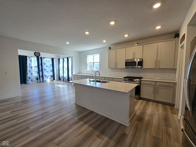 Building Photo - 5128 Summerton St