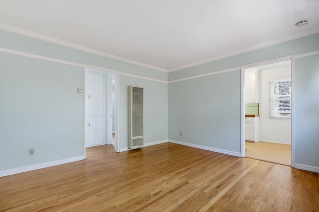 Building Photo - 4447 Dawson Ave