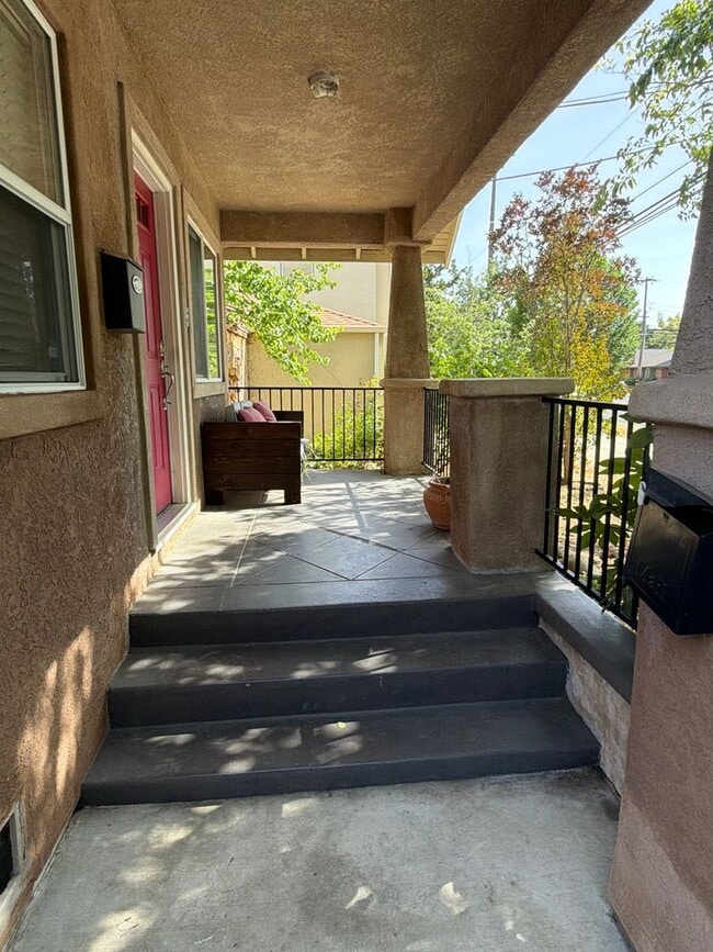 Building Photo - Charming 2 Bedroom, 2 Bathroom Home with ADU in Desirable Land Park Area