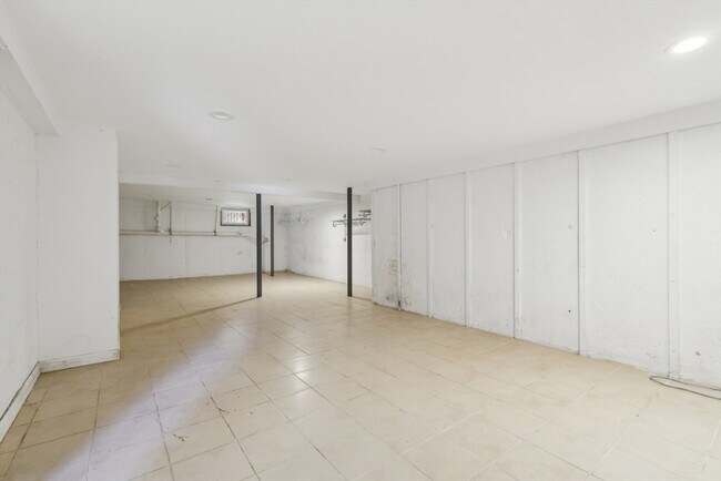 Building Photo - 89 Brush Hill Rd