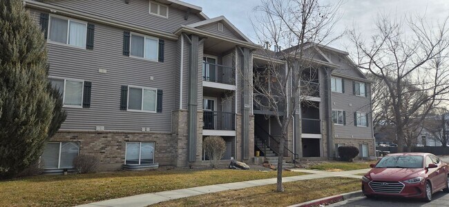 Building Photo - 3 Bed 2 Bath Condo in Heart of Eagle Mountain