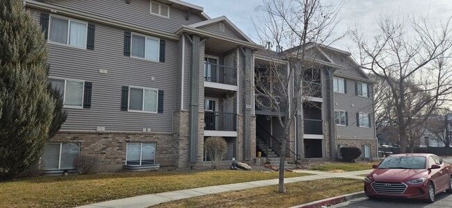 Building Photo - 8084 N Ridge Loop E