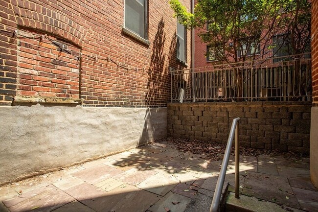Building Photo - 1323 Clifton St NW