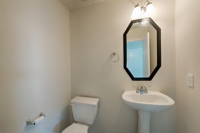 Building Photo - 8139 Sanders Glen Ln