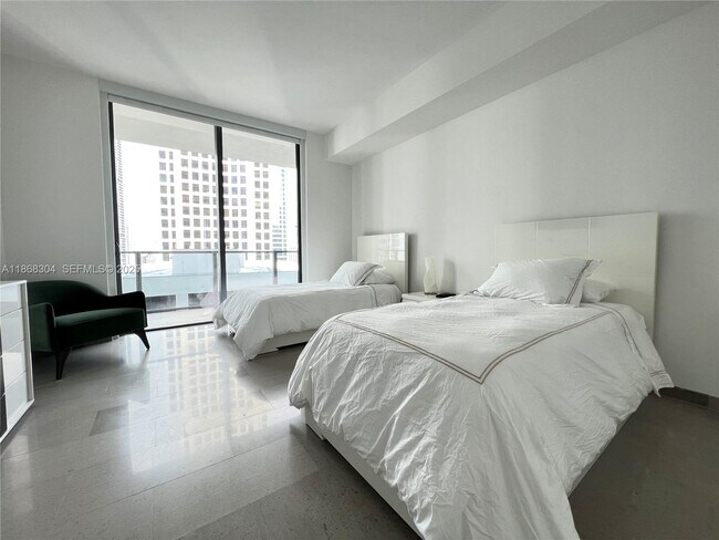 Building Photo - 68 SE 6th St