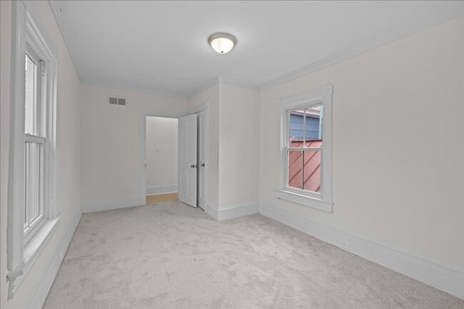 Building Photo - 258 Douglas Ave