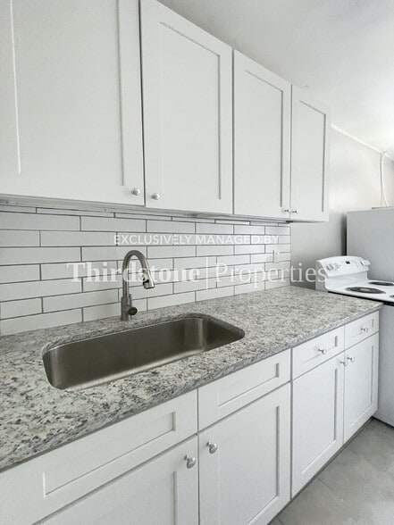 Building Photo - 82 W 32nd St