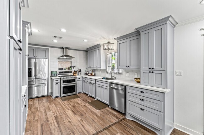 Building Photo - 515 Foxglove Ln