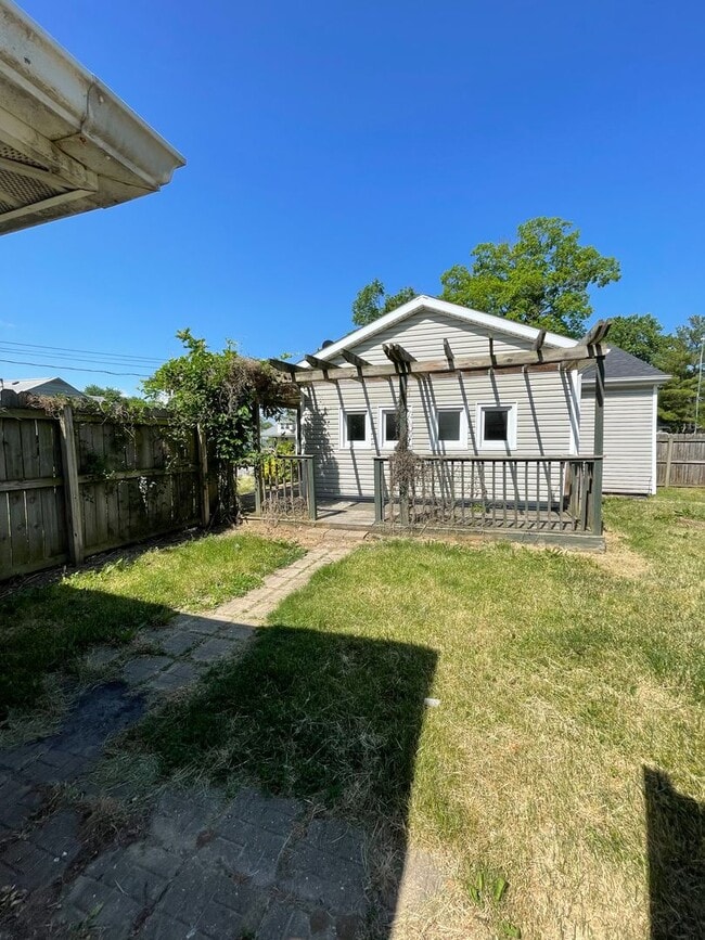 Building Photo - SINGLE FAMILY HOME Available August 1st!