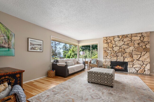 Building Photo - 4bd/2.75ba Seattle House