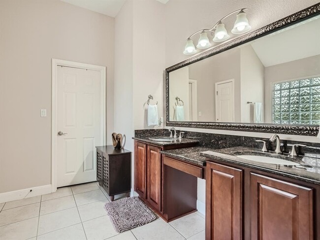Building Photo - 2601 Sixpence Ln