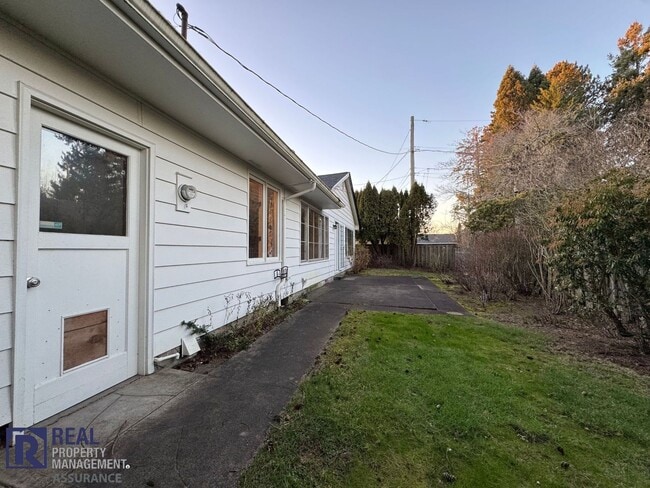 Building Photo - Charming 4 bedroom Rambler!