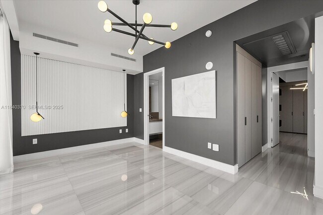 Building Photo - 17901 Collins Ave