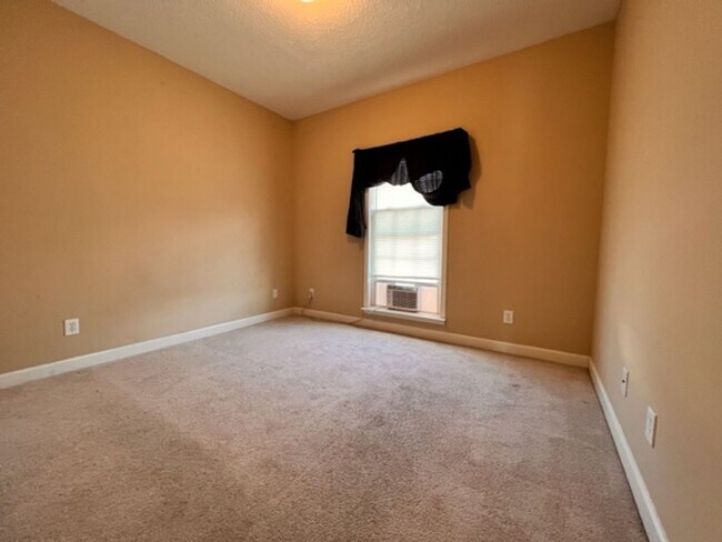 Building Photo - Welcome to The Enclave at Oak Crest!